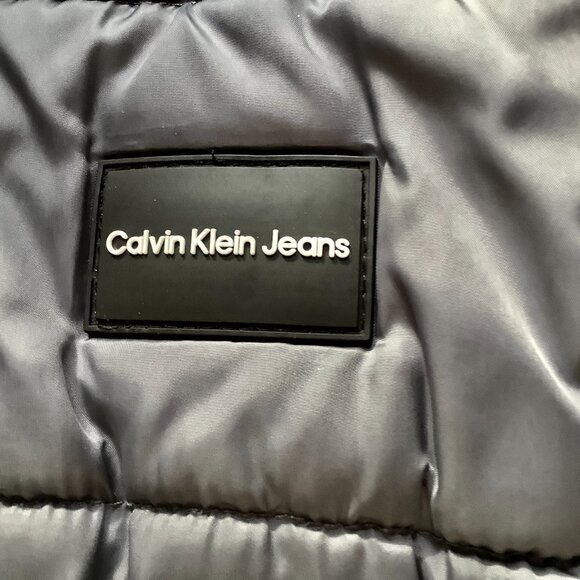 Calvin Klein Boys Puffer Jacket w/ hood Sz 5 Gray - Picture 4 of 10